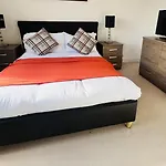 Elegant Double Room With Private Bathroom In Central Reading